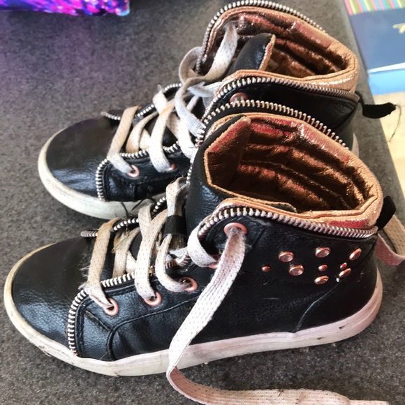 Used Condition Youth Girls HighTop Sneakers Size 1 - Picture 1 of 1